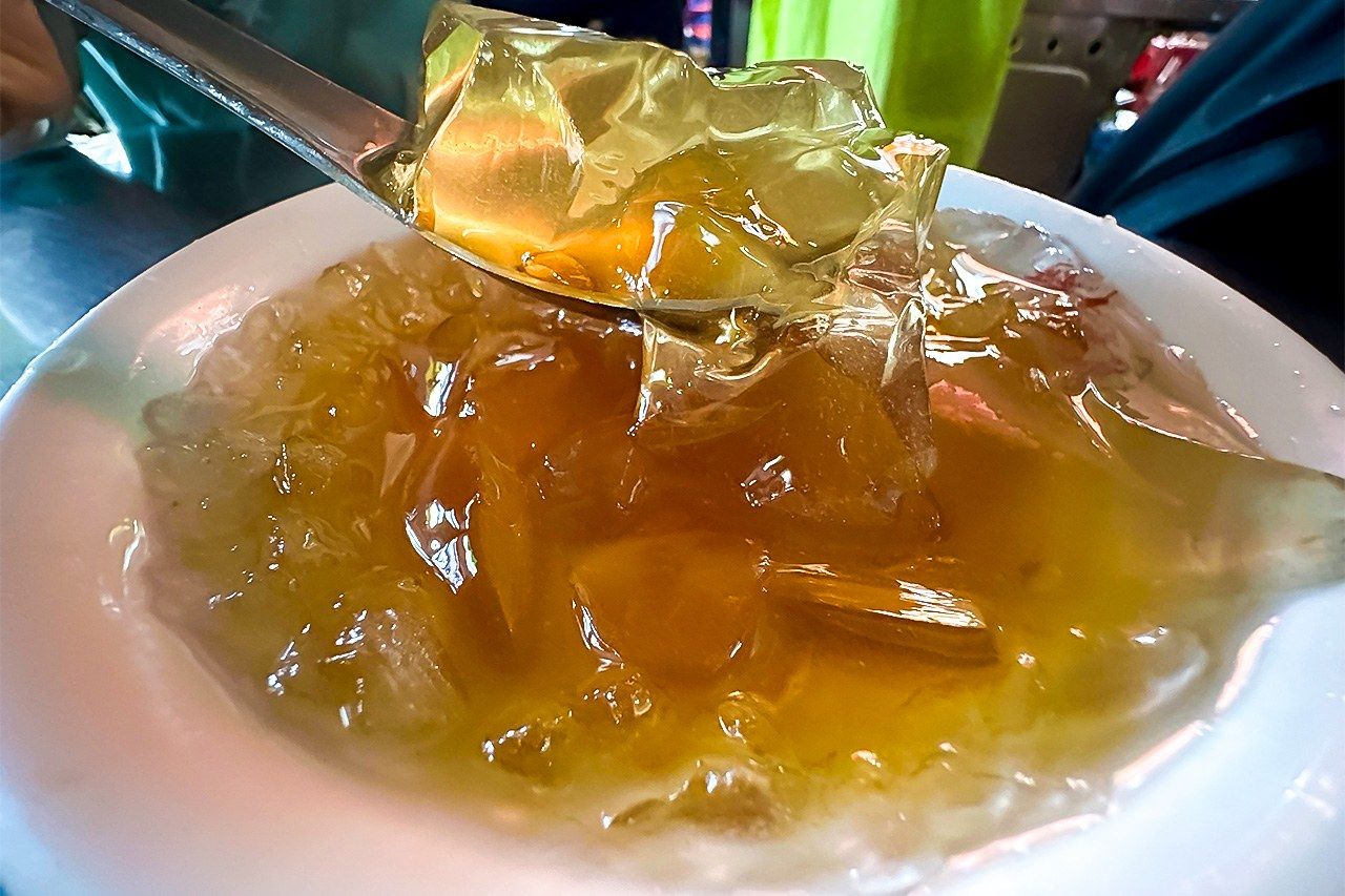 Aiyu jelly is commonly enjoyed as a refreshing summertime treat. (© Hitoto Tae)