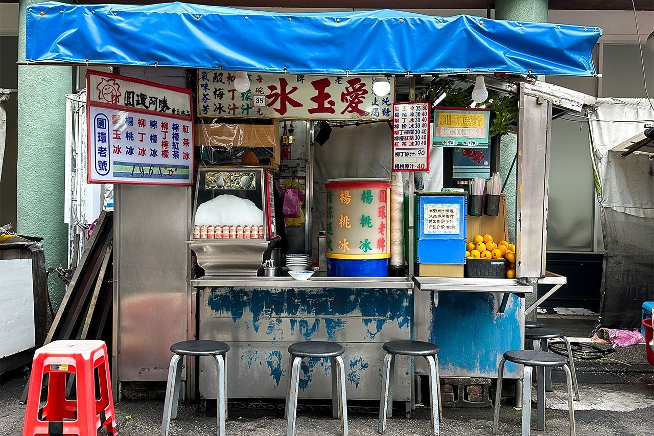 A stall specializing in aiyu jelly that has been in business in Taipei for nearly 60 years. (© Hitoto Tae)