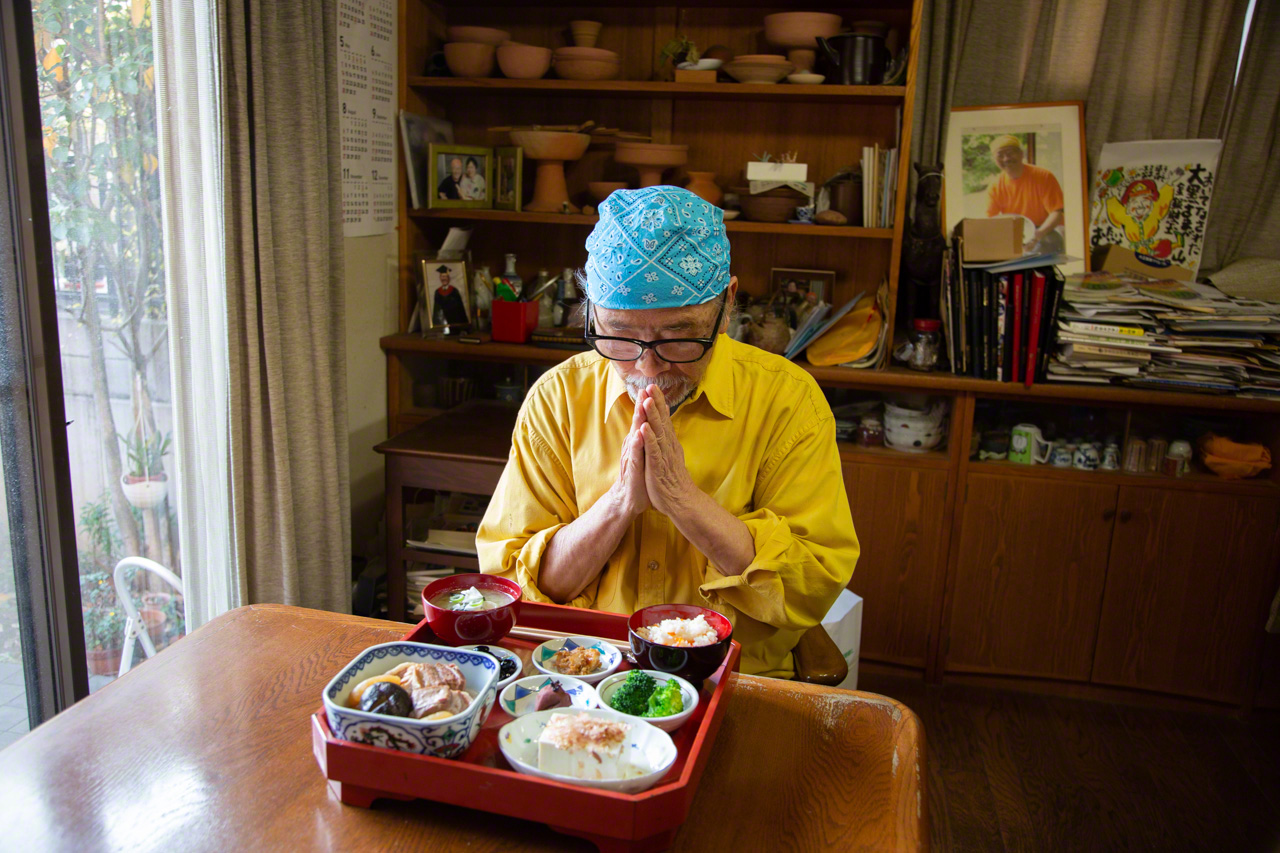 Nagano stresses appreciative, mindful eating, as expressed in the phrase itadakimasu, typically uttered at the start of a meal. (© Ōnishi Naruaki)