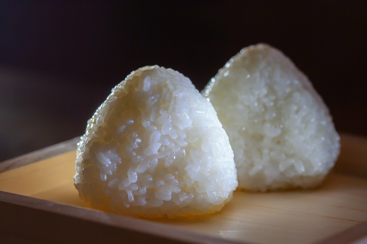 Consumption of onigiri, a.k.a. omusubi, is booming worldwide. (© Ōnishi Naruaki)