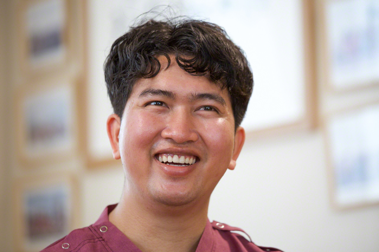 Sam recounts the reasons for choosing to work in Hokkaidō. (&copy; Ōnishi Naruaki)