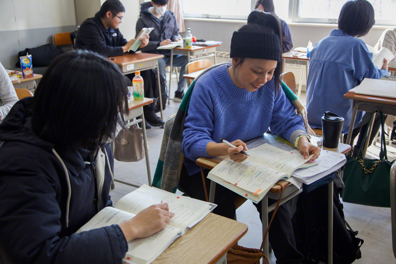 A Japanese language class at the training college. (&copy; Ōnishi Naruaki)