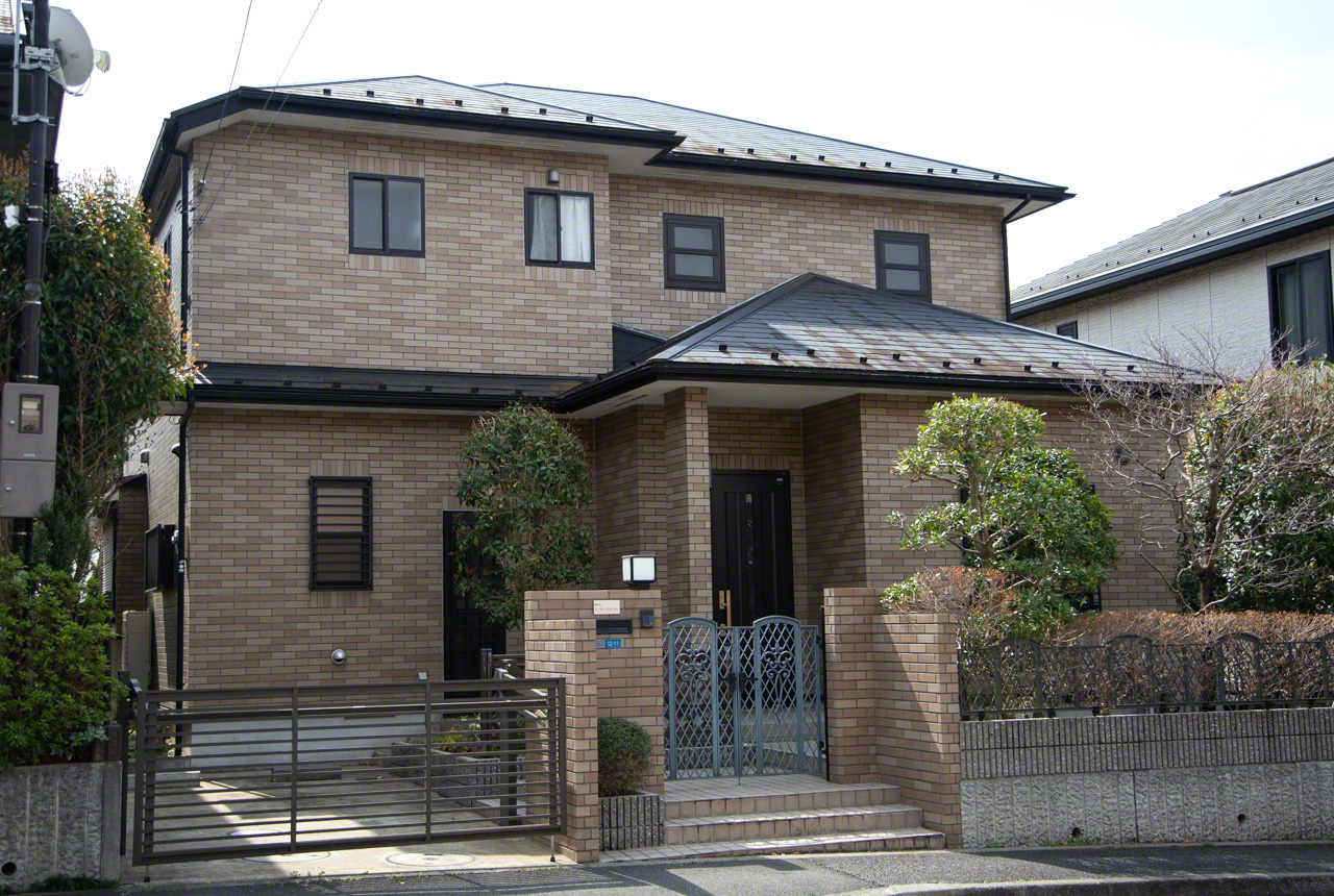 This “second home” owned by the Ending Center is the meeting place for members of a mutual support society who call themselves “grave friends.” The center organizes various events and club activities. (© Ōnishi Naruaki)