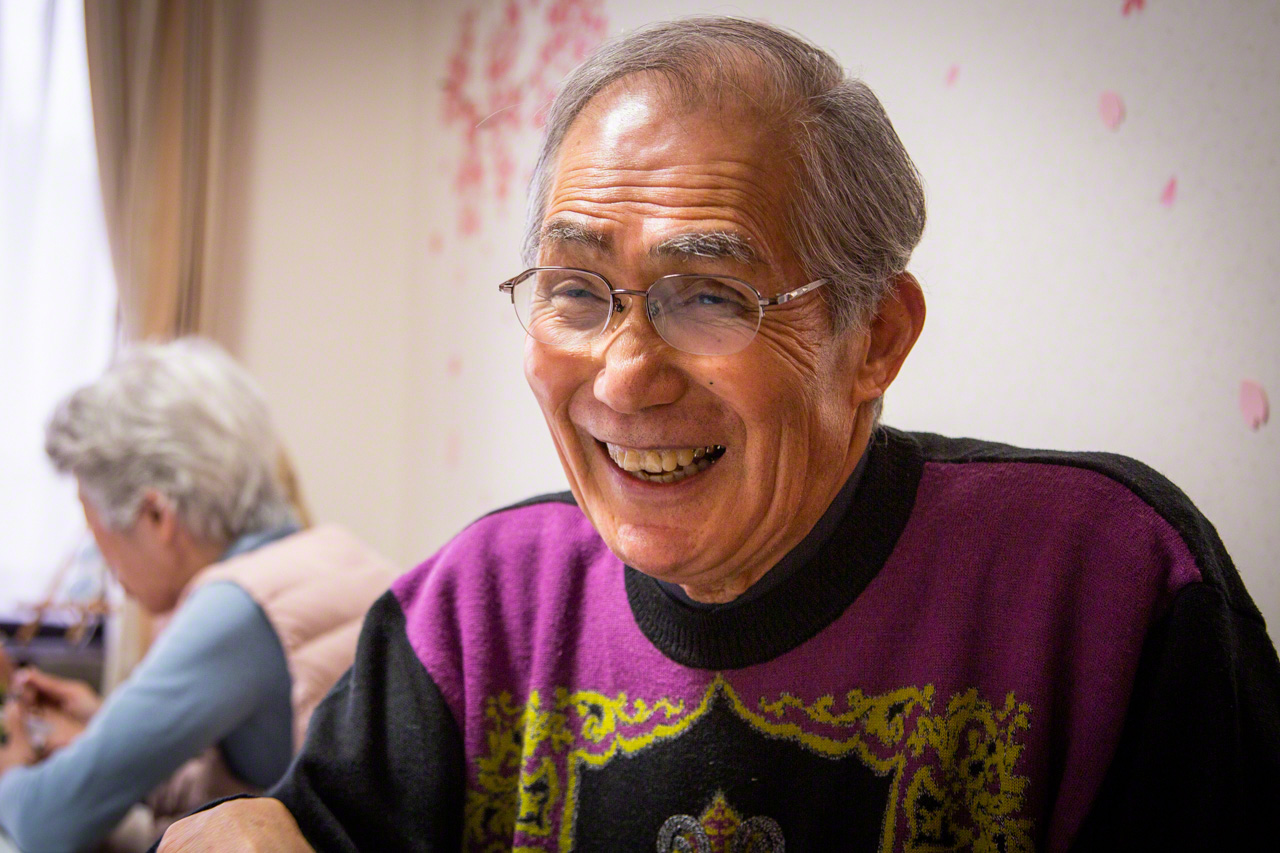 Hoshino runs the Dokusho Café reading group. The book under discussion was a biography of the poet Ibaragi Noriko written by Gotō Masaharu. Three poems were movingly read out loud by Hoshino. (© Ōnishi Naruaki)