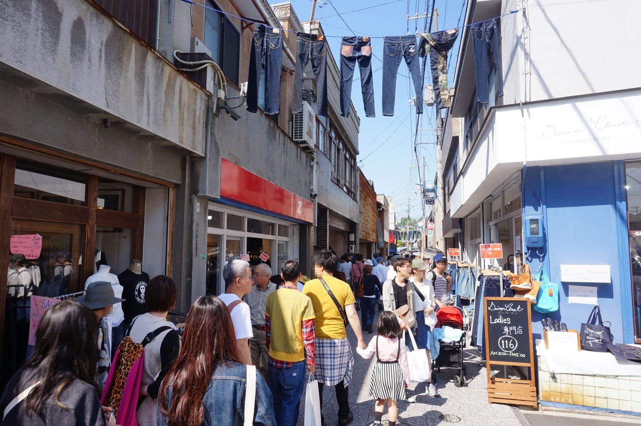 The street remains a popular destination for visitors. (Courtesy Kojima Chamber of Commerce and Industry)