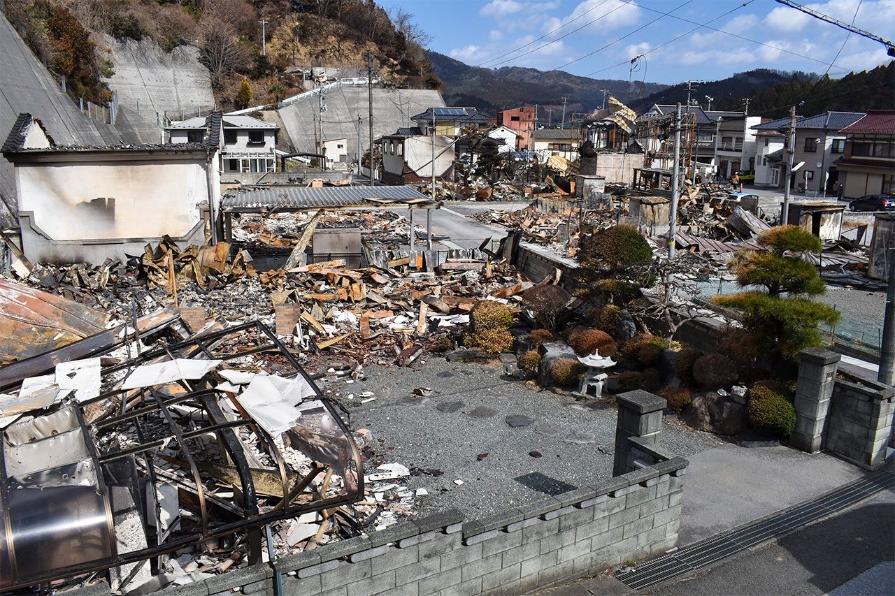 The Ryōri port area in Ōfunato after the March fire. (© Abe Haruki)