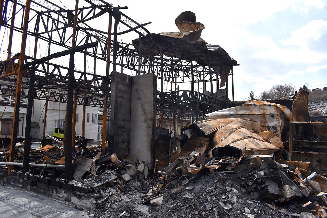 Little remains but metal frames for many structures in the area. (© Abe Haruki)