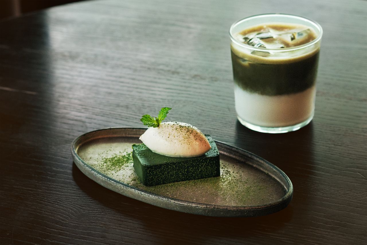 The popular Nōkō Matcha Terrine and Hōjicha Latte. (© Kawaguchi Yōko)