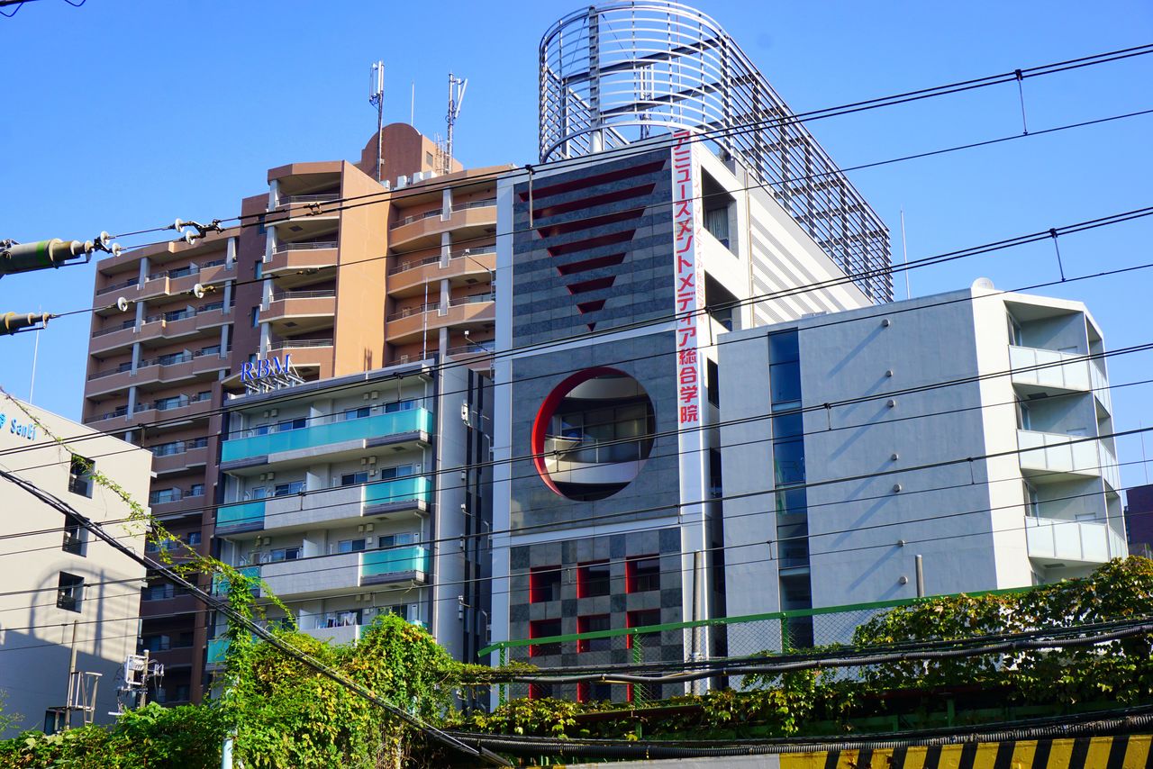 Tokyo’s architecture is, to put it mildly, wildly eclectic. (© Gianni Simone)