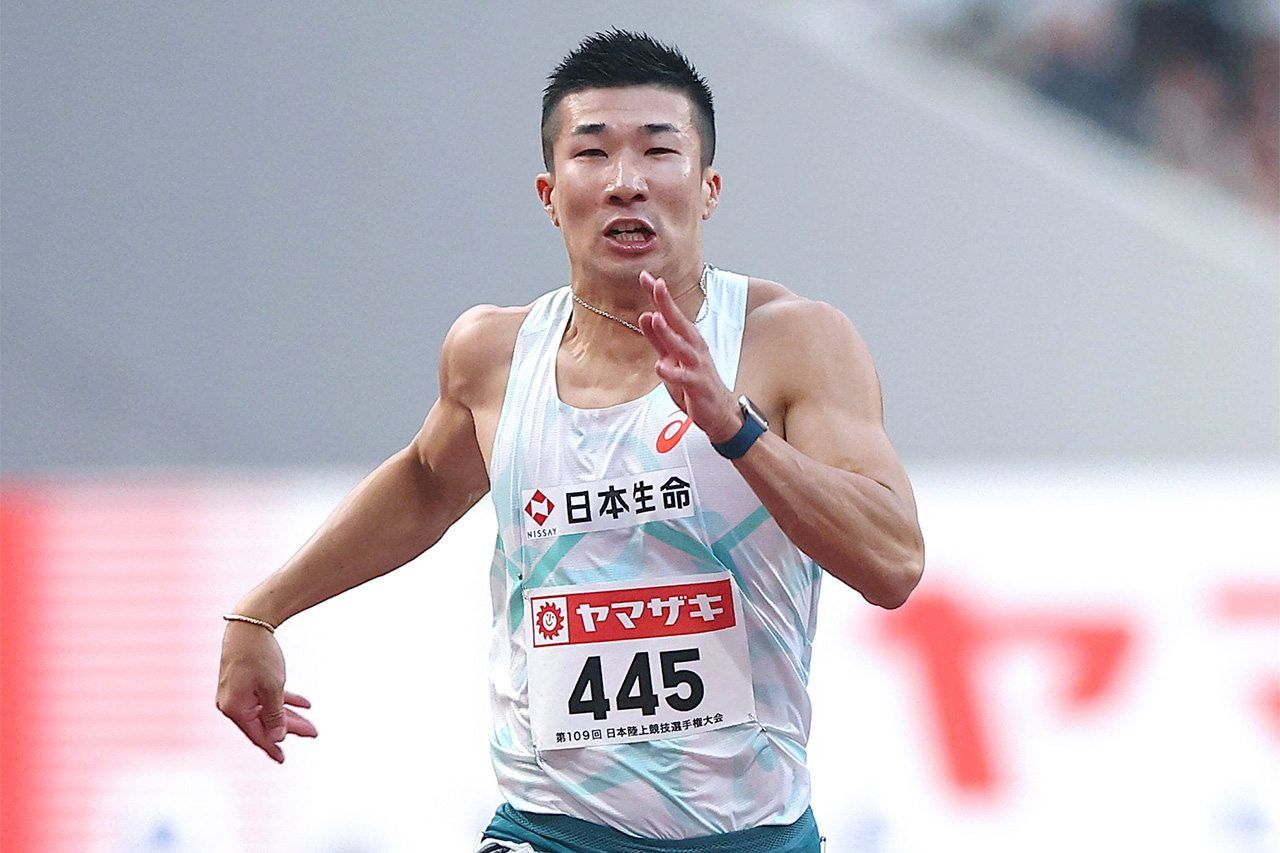 Born December 15, 1995. From Shiga Prefecture. Major achievements: Silver medal, 4×100-meter relay, World Championships, 2019; Bronze medal, 4×100-meter relay, World Championships, 2017; Silver medal, 4×100-meter relay, Rio Olympics, 2016. (© Jiji)