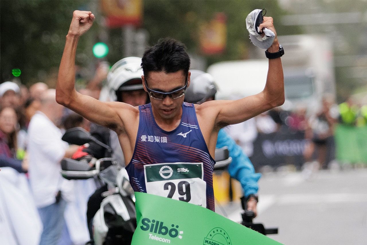 Born February 15, 1996. From Kyoto Prefecture. Major achievements: World record (1:16:10), Japan National Championships, 2025; gold medal, World Athletics Championships, 2022; bronze medal, Tokyo Olympics, 2021; gold medal, World Athletics Championships, 2019. (© Guillermo Martinez/Reuters)