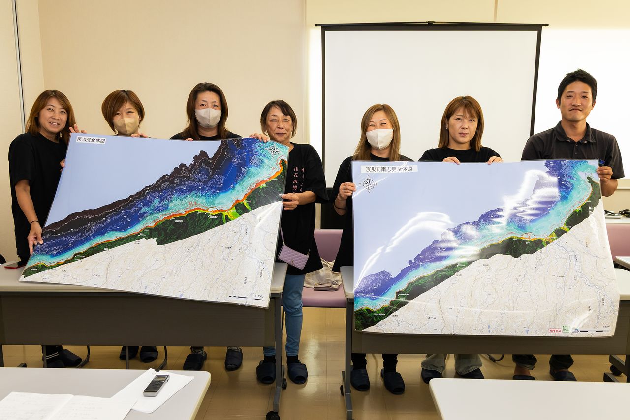 Members of the Wajima Ama Diving Preservation and Promotion Association with Ejiri Kazuki from the Najimi area at right. (© Nippon.com)