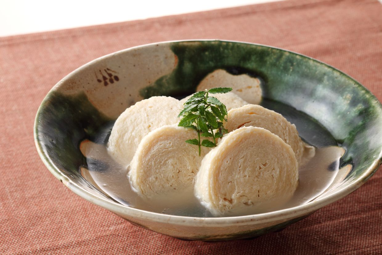 Dried yuba rolls that have been simmered. (Photo courtesy of the Nikkō municipal government, Tochigi Prefecture)