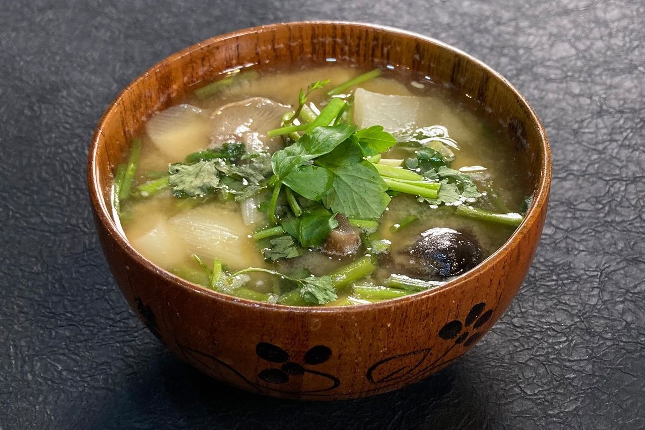 Nattō jiru from Akita Prefecture. (Courtesy the Ministry of Agriculture, Forestry and Fisheries)