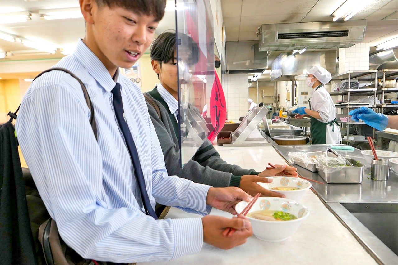 The students love the Ippudo ramen served at their school cafeteria. (Courtesy Yanagawa High School)