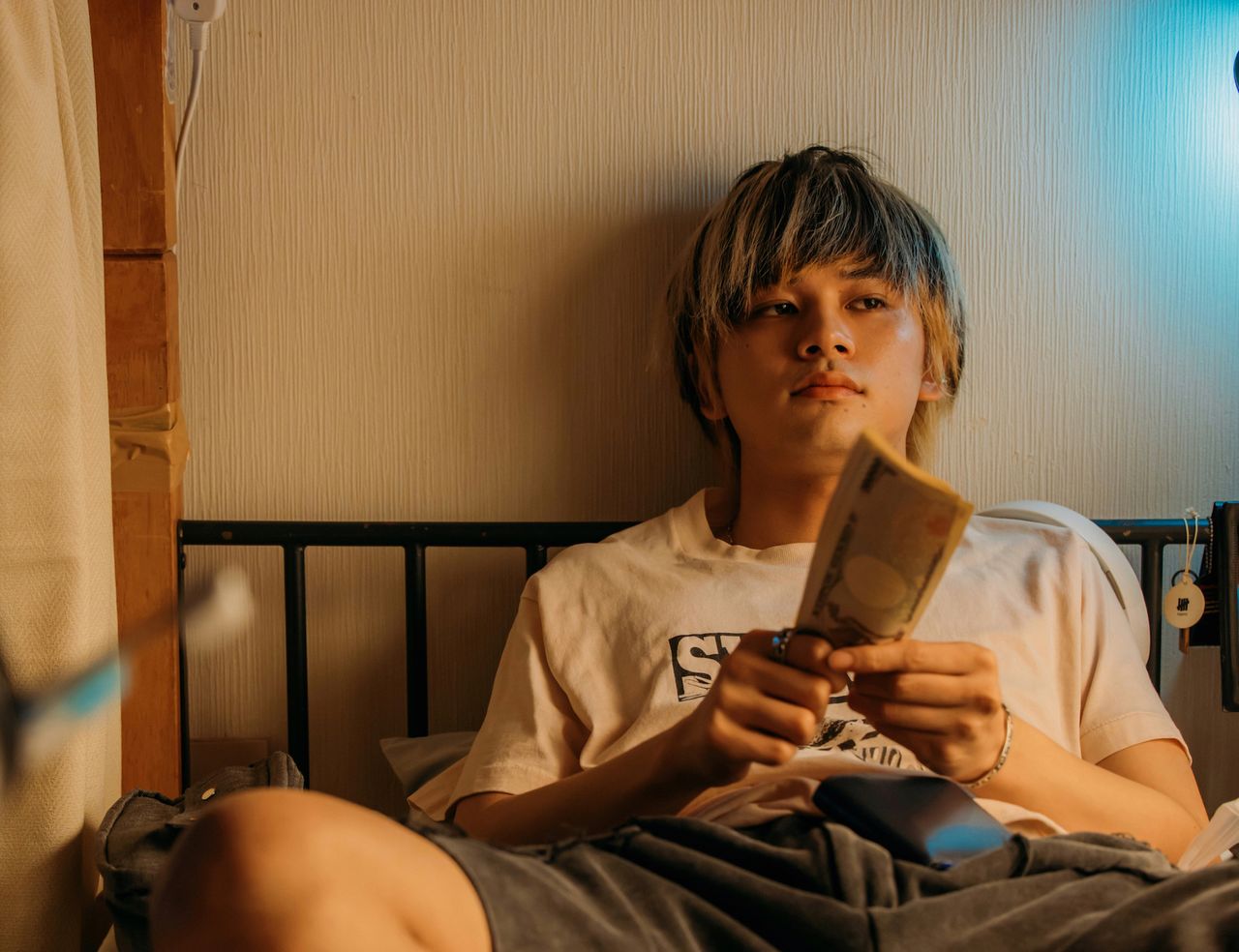 Lead character Takuya, played by Kitamura Takumi, is a member of a loose gang of identity brokers and internet criminals calling itself Media Group. (© 2025 Baka’s Identity Film Partners)