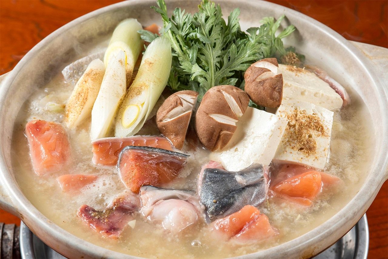 Ishikari nabe (Courtesy Hokkaidō Tourism Organization)