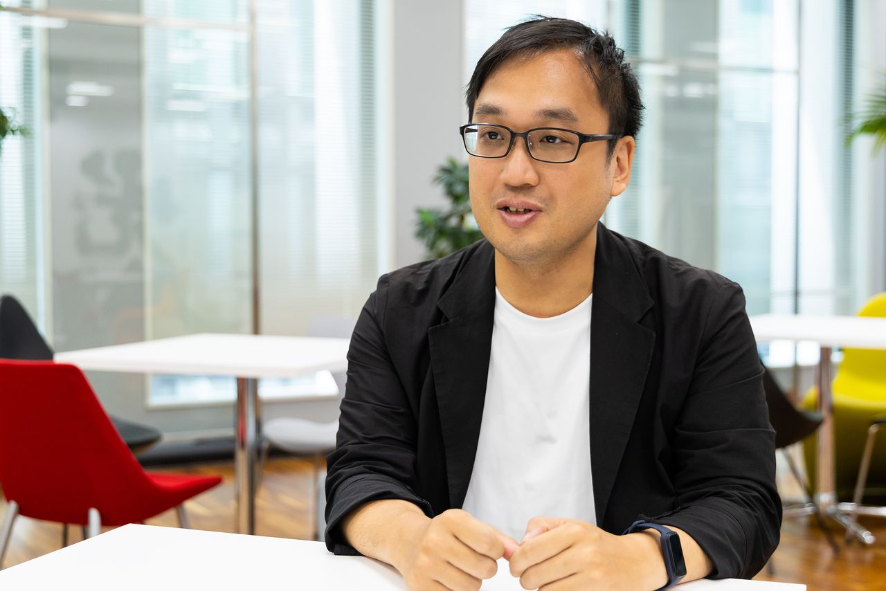 Yamamoto Naoki, during an interview at the Nippon.com office. (© Nippon.com)