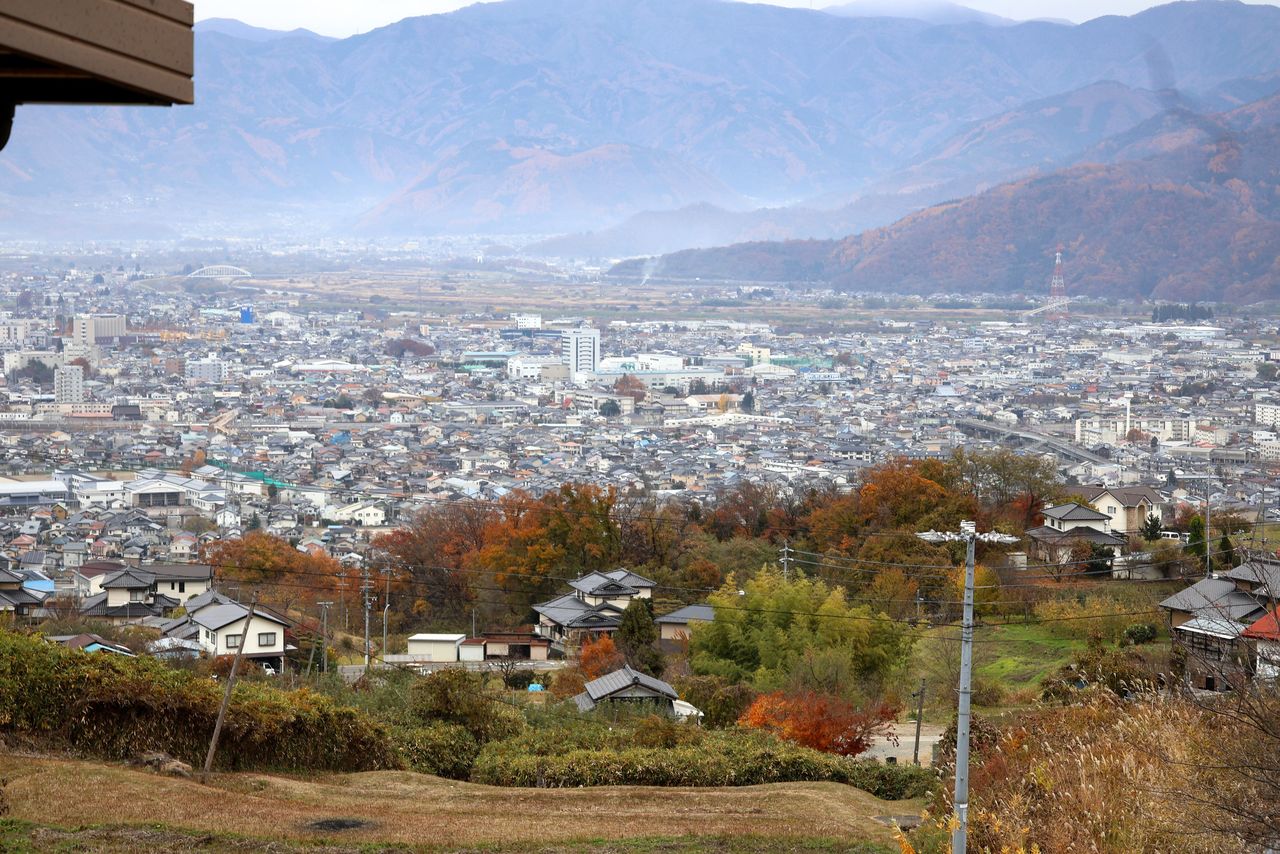 The Nagano cityscape viewed from the Nozomi aged care facility. (© Mochida Jōji)