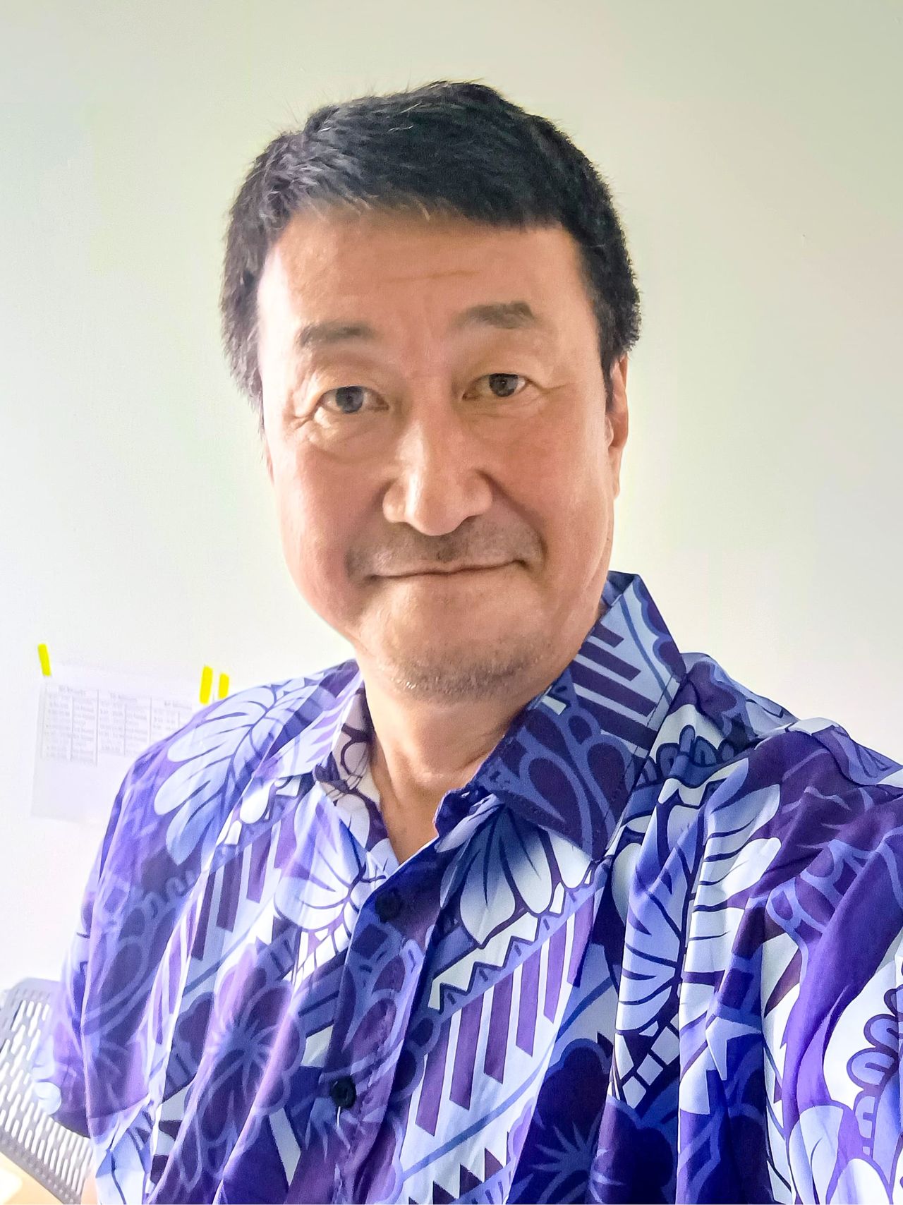 Hatayama Takashi teaches Japanese to students in the Micronesian state of Chuuk. (© Julian Ryall)