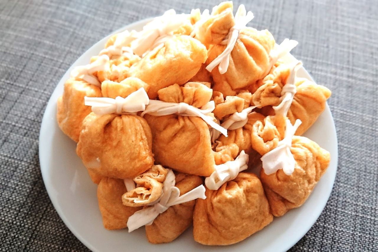 Mochi kinchaku fried tōfu pouches. (© PhotoAC)