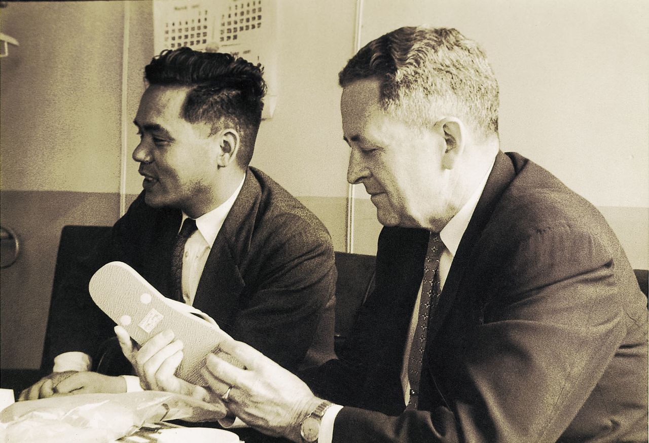 Ikuta Shōtarō (left) and Ray Pastine. (Courtesy Naigai Rubber Industry)
