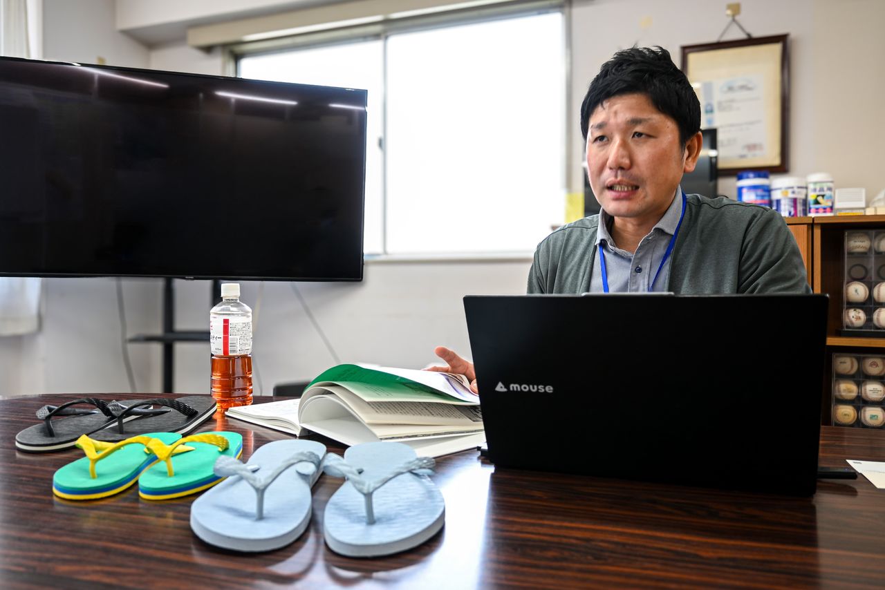 Uzawa Yasuhiro of Naigai Rubber Industry. (© Yoshino Taichirō)