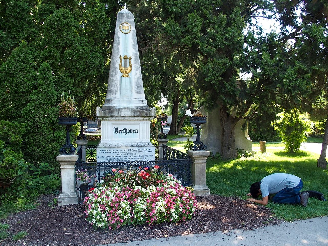 Kajipon has visited Beethoven’s grave six times.