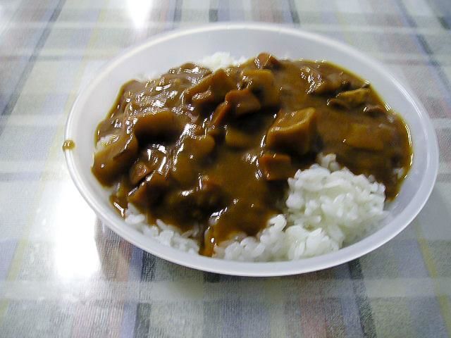 A vending machine curry from Kashima, Ibaraki Prefecture, in 2003.