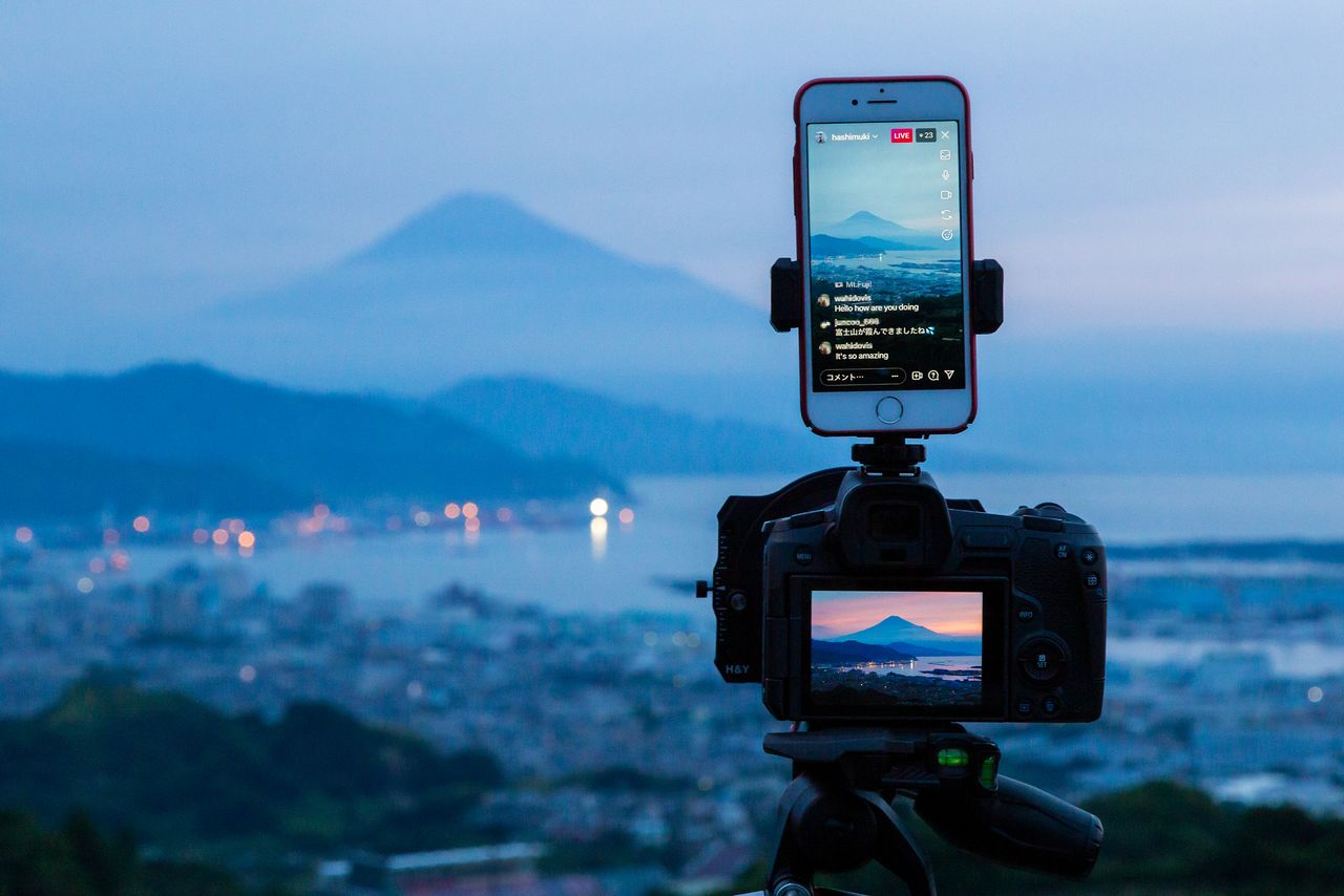 Hashimuki sends live feeds to Instagram direct from his shooting location. His followers include people from all over the world, who may comment in languages ranging from English to Arabic. He uses the second camera for time-lapse videography.