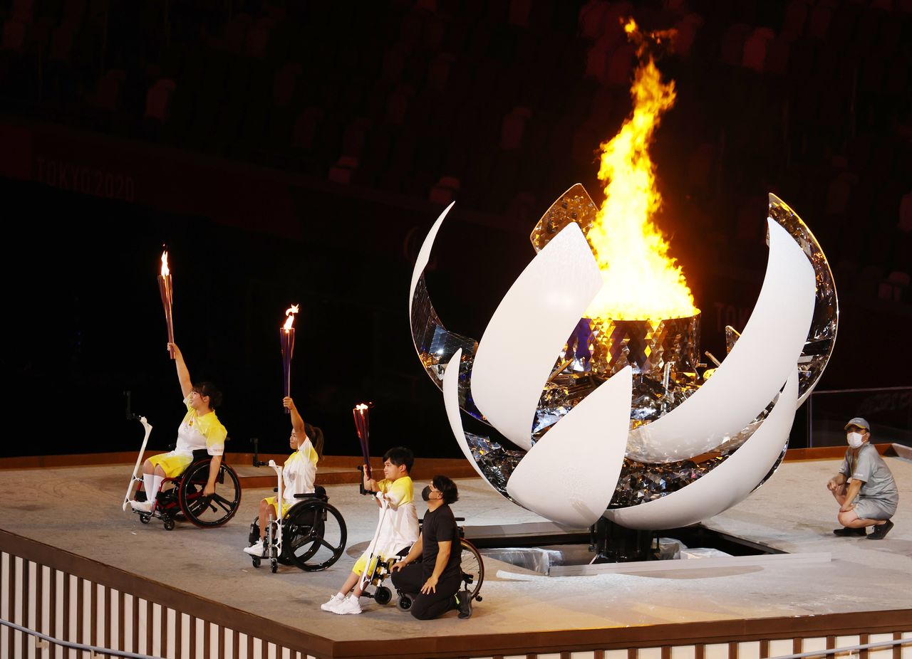 Tokyo 2020 Paralympic Games - The Tokyo 2020 Paralympic Games Opening Ceremony - Olympic Stadium, Tokyo, Japan - August 24, 2021. The cauldron is lit during the opening ceremony REUTERS/Marko Djurica