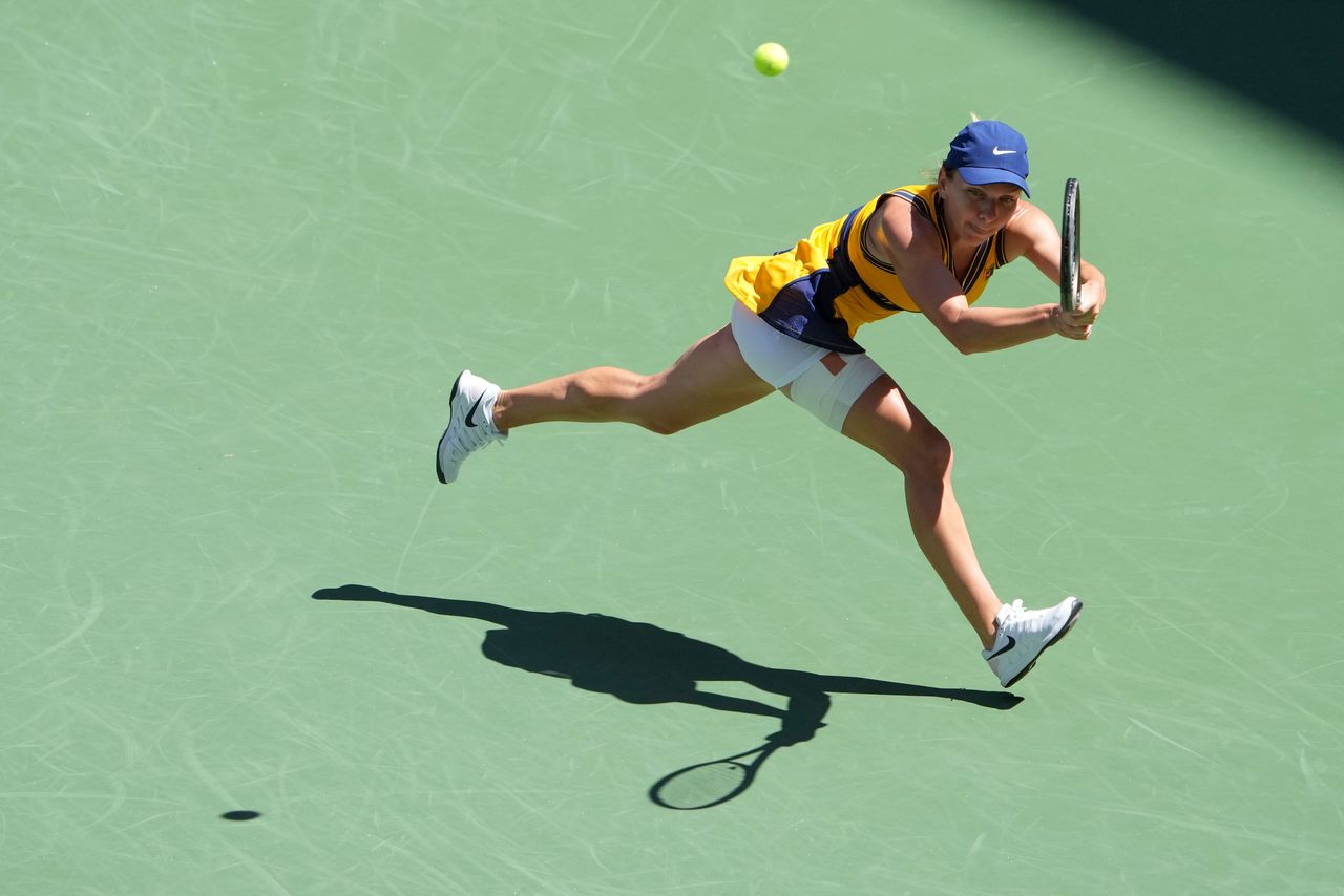 Sep 3, 2021; Flushing, NY, USA; Simona Halep of Romania hits to Elena Rybakina of Kazakhstan on day five of the 2021 U.S. Open tennis tournament at USTA Billie Jean King National Tennis Center. Mandatory Credit: Danielle Parhizkaran-USA TODAY Sports