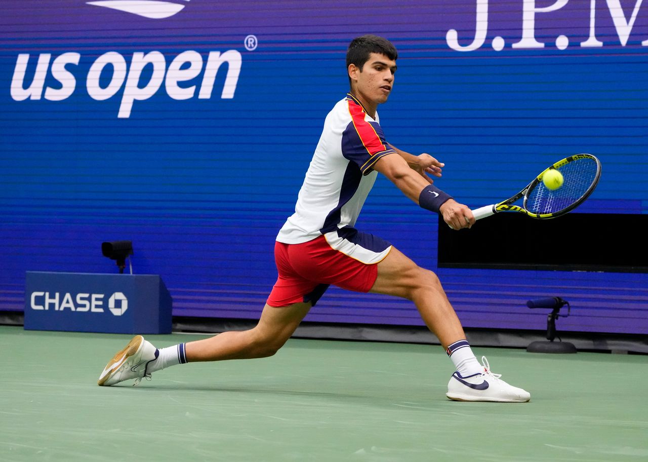 Sep 3, 2021; Flushing, NY, USA; Carlos Alcaraz of Spain hits to Stefanos Tsitsipas of Greece on day five of the 2021 U.S. Open tennis tournament at USTA Billie King National Tennis Center. Mandatory Credit: Robert Deutsch-USA TODAY Sports