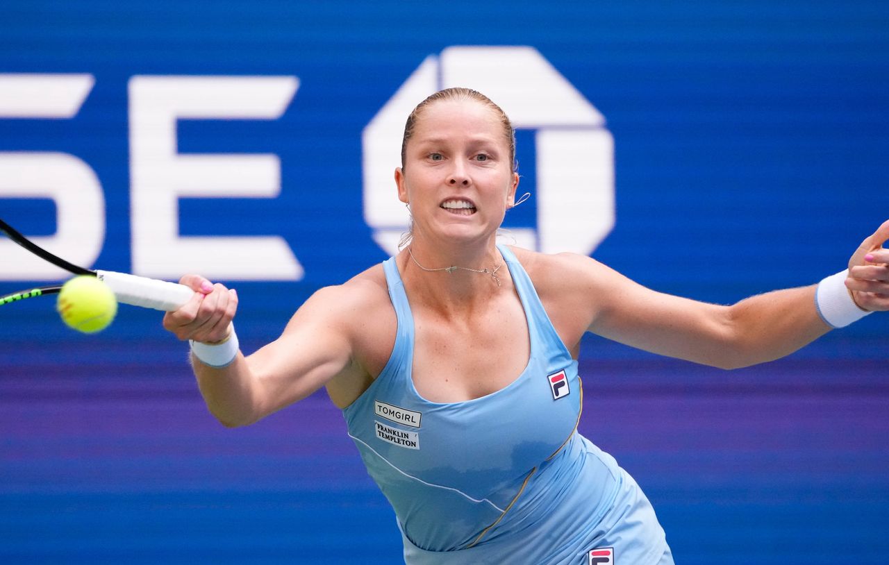 Sep 6, 2021; Flushing, NY, USA; Shelby Rogers of the USA hits to Emma Raducanu of the United Kingdom on day eight of the 2021 U.S. Open tennis tournament at USTA Billie Jean King National Tennis Center. Robert Deutsch-USA TODAY Sports