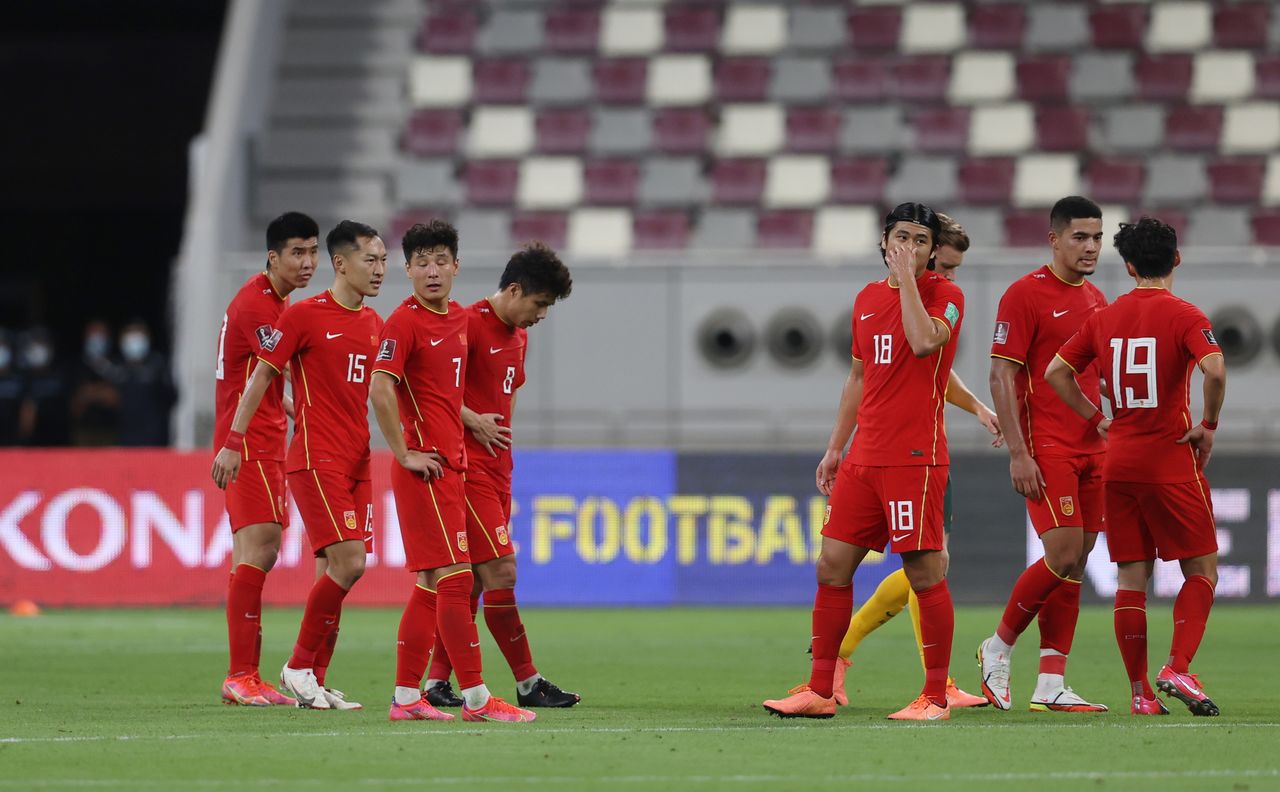 FILE PHOTO: Soccer Football - World Cup - Asia Qualifiers - Group B - Australia v China - Khalifa Stadium, Doha, Qatar - September 2, 2021 China players look dejected after the match REUTERS/Ibraheem Al Omari