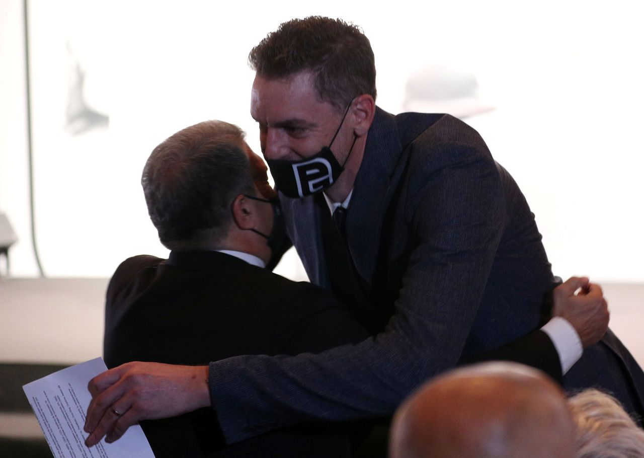 Soccer Football - Pau Gasol Press Conference - Theatre Liceu, Barcelona, Spain - October 5, 2021 Pau Gasol and FC Barcelona president Joan Laporta during the press conference REUTERS/Albert Gea