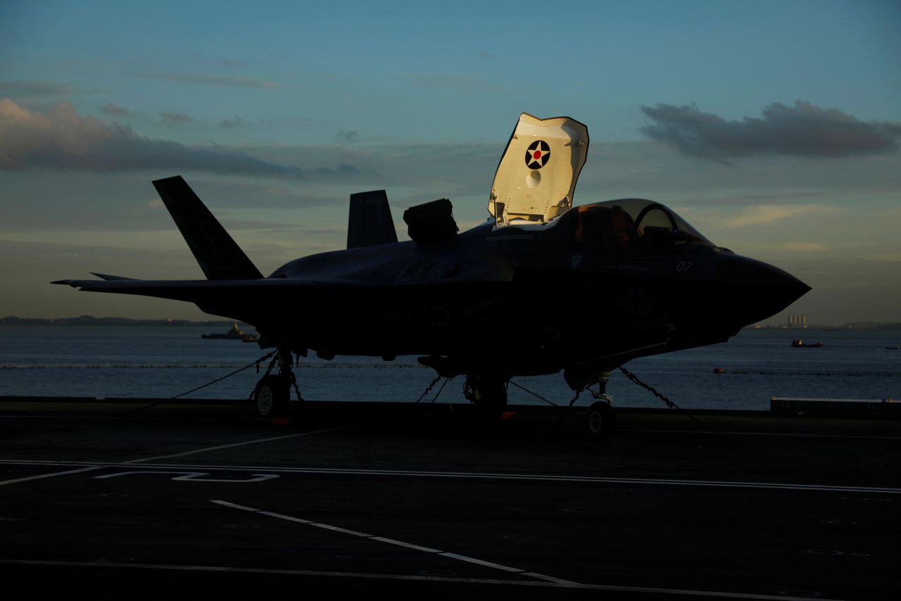 A U.S. Lockheed Martin F-35B Lightning II aircraft is seen onboard Britain’s HMS Queen Elizabeth aircraft carrier at Changi Naval Base in Singapore October 11, 2021. REUTERS/Edgar Su