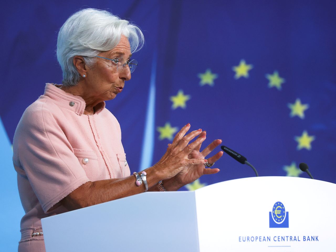FILE PHOTO: President of the European Central Bank (ECB) Christine Lagarde speaks as she takes part in a news conference on the outcome of the Governing Council meeting, in Frankfurt, Germany, September 9, 2021. REUTERS/Kai Pfaffenbach