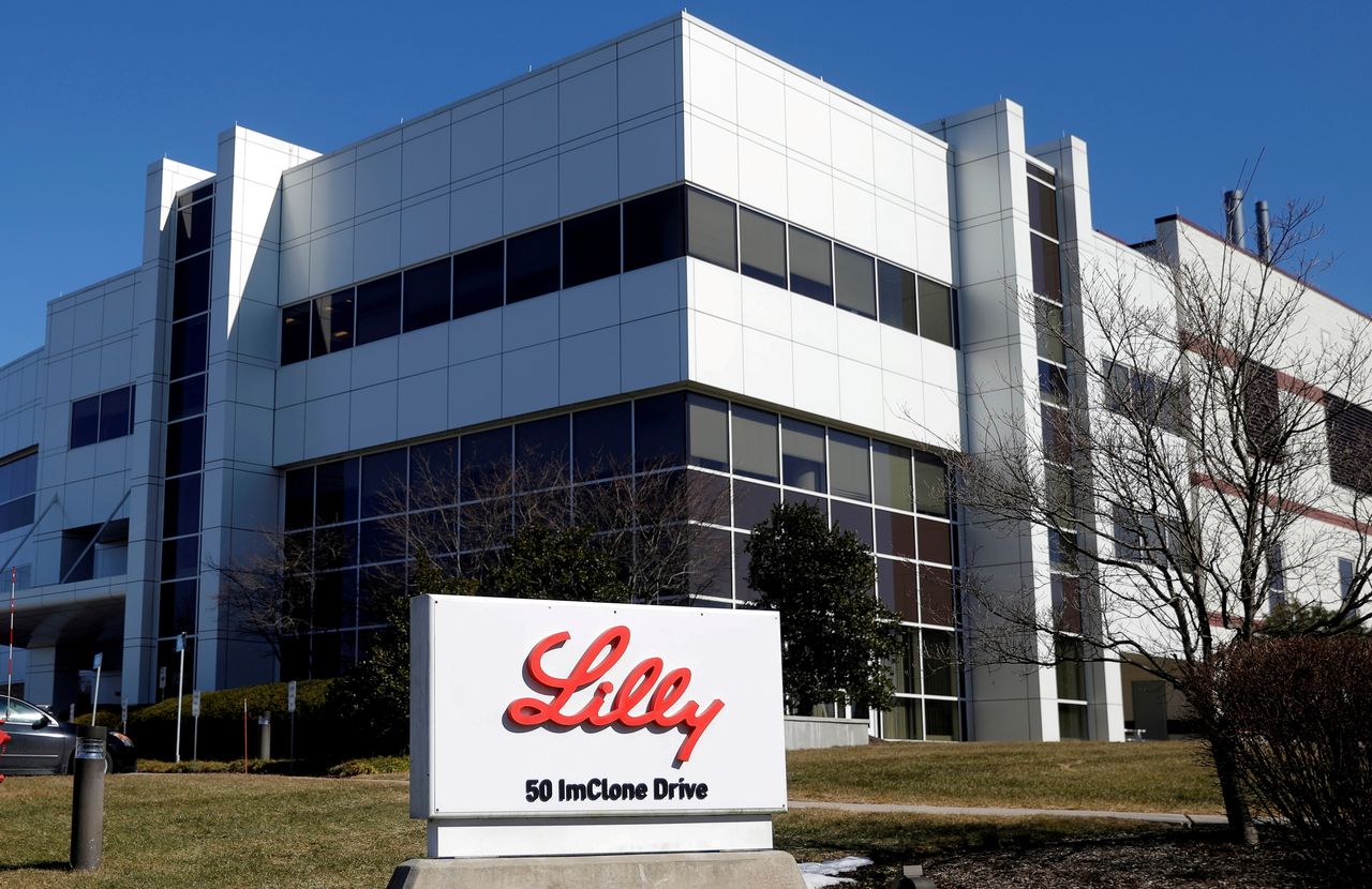 FILE PHOTO: An Eli Lilly and Company pharmaceutical manufacturing plant is pictured at 50 ImClone Drive in Branchburg, New Jersey, March 5, 2021.  REUTERS/Mike Segar