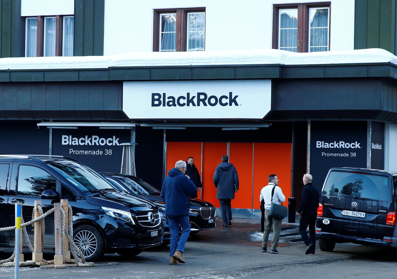 FILE PHOTO: People are seen in front of a showroom that hosts BlackRock in Davos, Switzerland Januar 22, 2020. REUTERS/Arnd Wiegmann