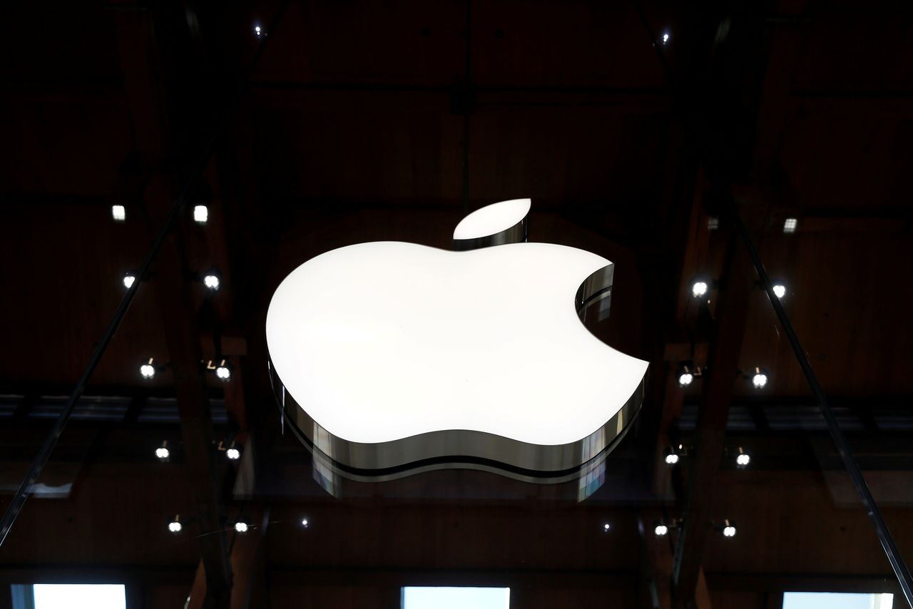 FILE PHOTO: An Apple logo is pictured in an Apple store in Paris, France September 17, 2021. REUTERS/Gonzalo Fuentes/File Photo