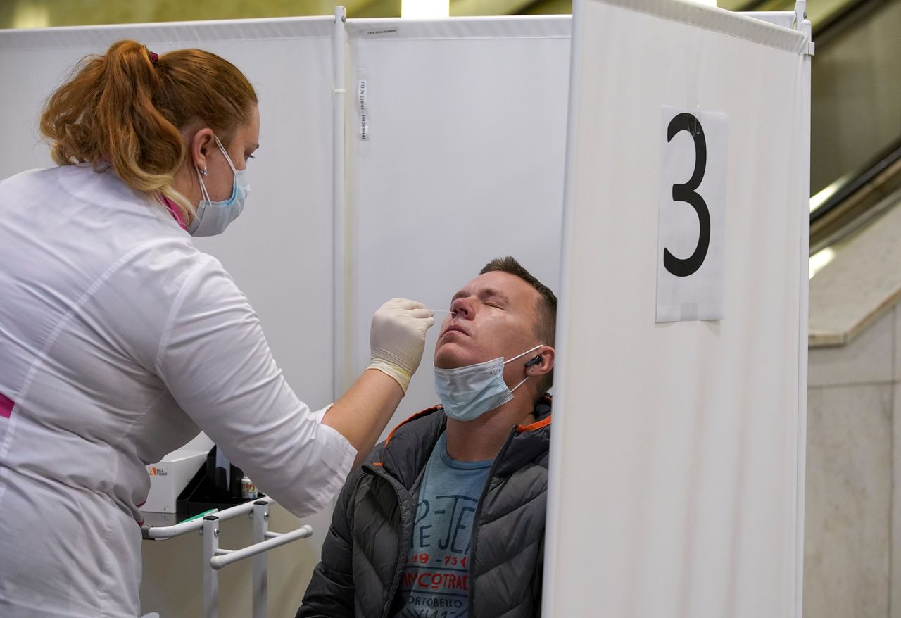 FILE PHOTO: A medical specialist administers a nasal swab to a man at a COVID-19 rapid testing centre located at a metro station amid the outbreak of the coronavirus disease in Moscow, Russia November 9, 2021. REUTERS/Tatyana Makeyeva