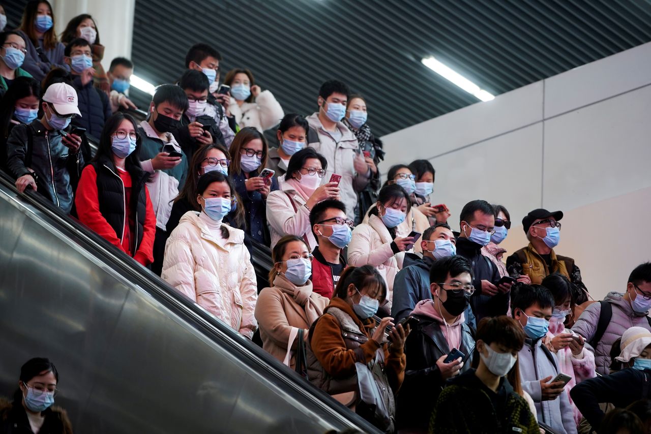 People wearing protective masks are seen inside a subway station, following new cases of the coronavirus disease (COVID-19), in Shanghai, China, November 30, 2021. REUTERS/Aly Song