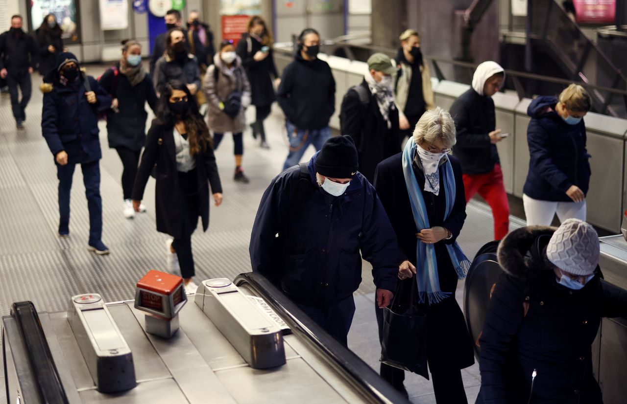 People walk through Westminster Underground station during morning rush hour, amid the coronavirus disease (COVID-19) outbreak in London, Britain, December 1, 2021. REUTERS/Henry Nicholls/file photo