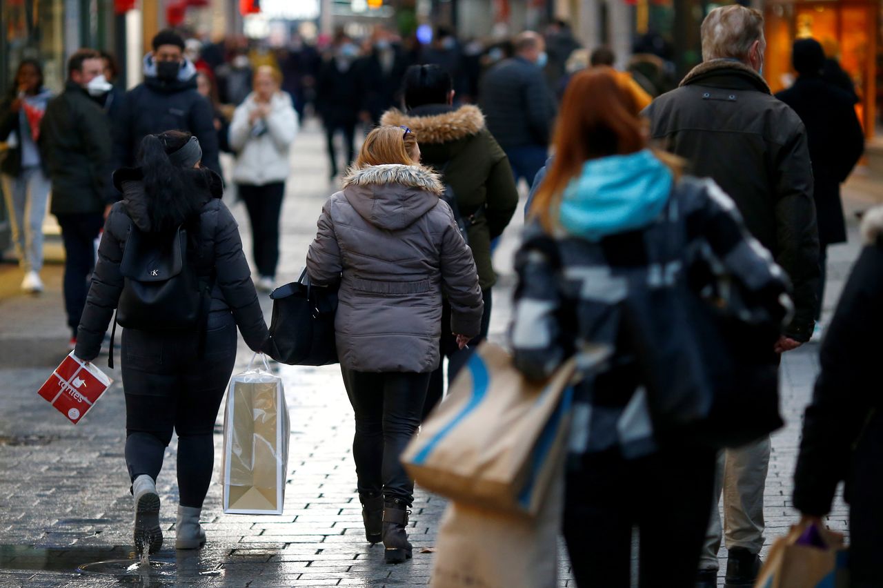 People carry bags on Hohe Strasse shopping street as the spread of the coronavirus disease (COVID-19) continues in Cologne, Germany, December 1, 2021. REUTERS/Thilo Schmuelgen/file photo