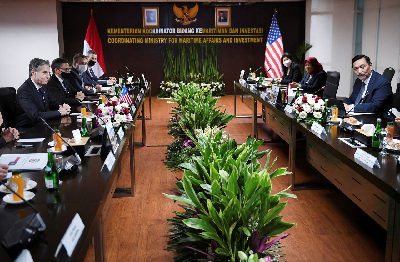 U.S. Secretary of State Antony Blinken meets with the Coordinating Minister for Maritime Affairs and Investment Luhut Binsar Pandjaitan at the Coordinating Ministry for Maritime Affairs and Investment in Jakarta, Indonesia December 14, 2021. Olivier Douliery/Pool via REUTERS