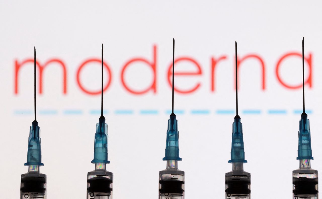 FILE PHOTO: Syringes with needles are seen in front of a displayed Moderna logo in this illustration taken, November 27, 2021. REUTERS/Dado Ruvic