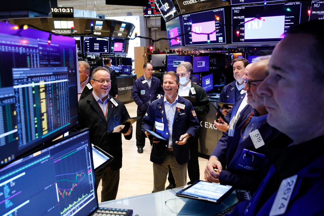 FILE PHOTO: Traders work on the floor of the New York Stock Exchange (NYSE) in New York City, U.S., December 9, 2021. REUTERS/Brendan McDermid