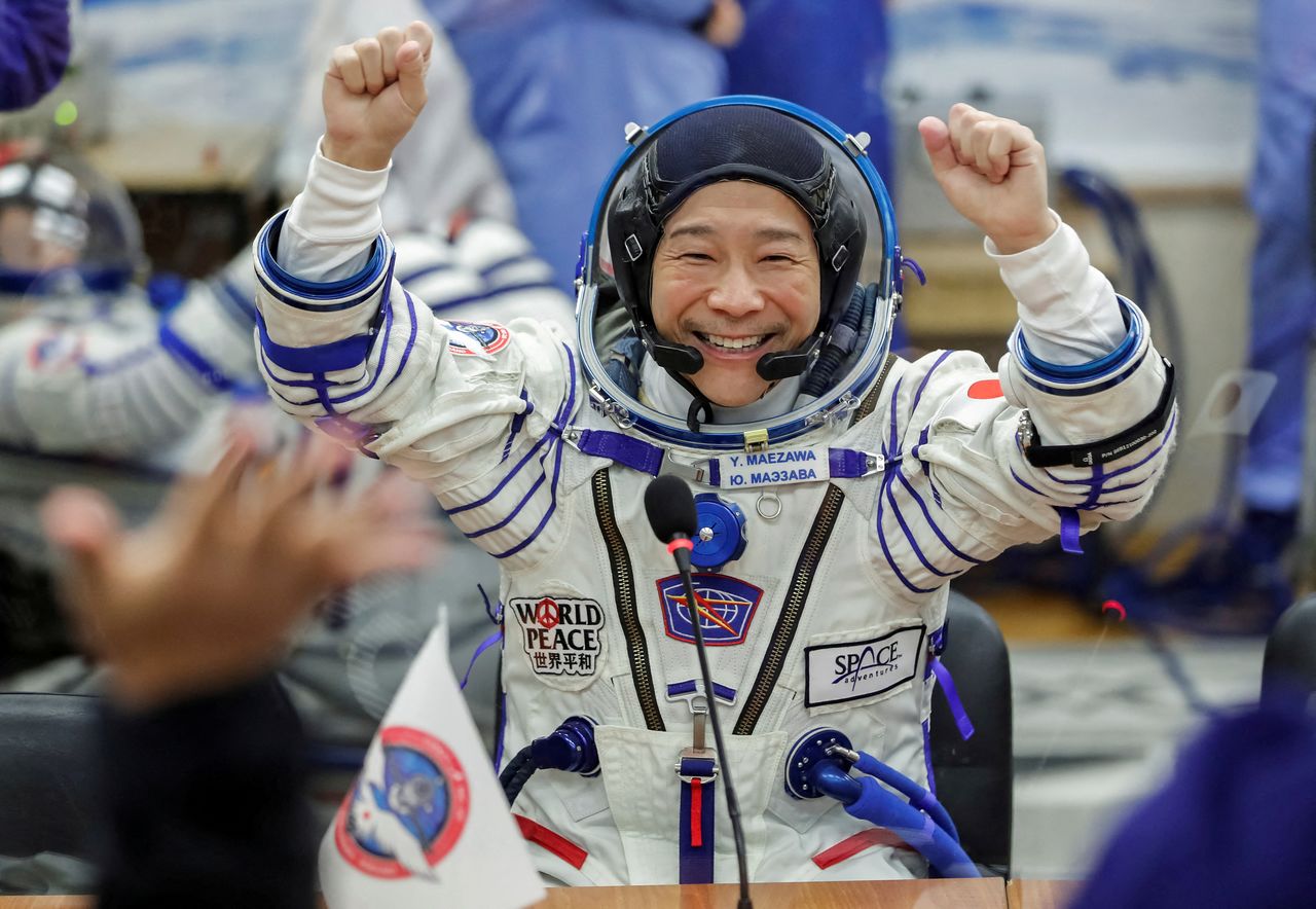 FILE PHOTO: Japanese entrepreneur Yusaku Maezawa reacts as he speaks with his family after donning space suits shortly before the launch to the International Space Station (ISS) at the Baikonur Cosmodrome, Kazakhstan, December 8, 2021.  REUTERS/Shamil Zhumatov