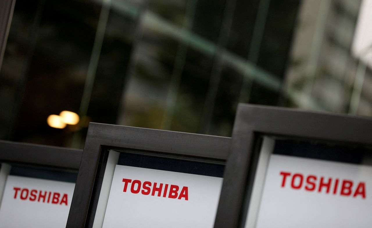 FILE PHOTO: Toshiba Corp logos are pictured at its annual general meeting in Tokyo, Japan, June 25, 2021. REUTERS/Kim Kyung-Hoon/File Photo